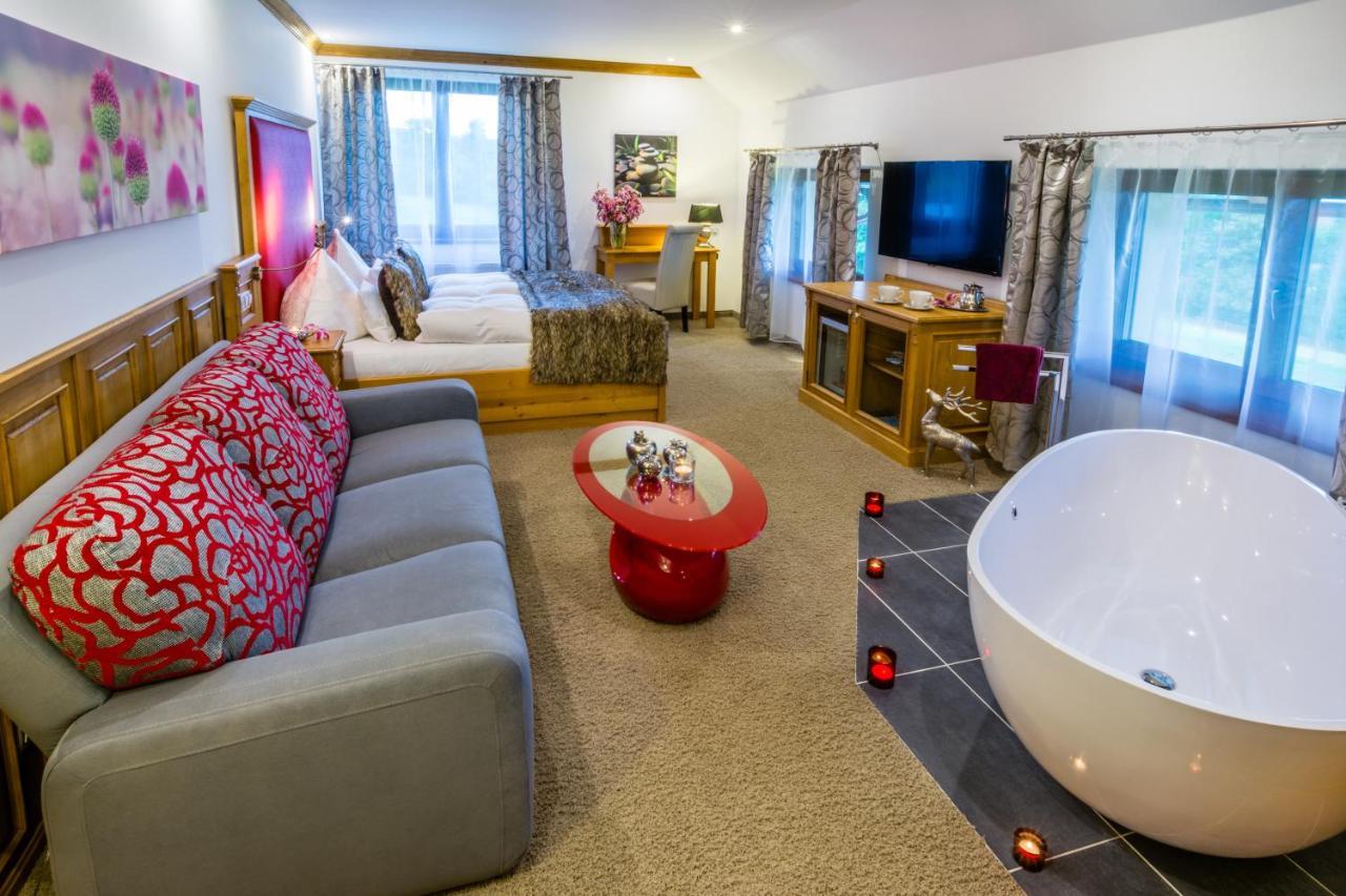 Wellness Hotel V Nebi Kořenov Eksteriør billede