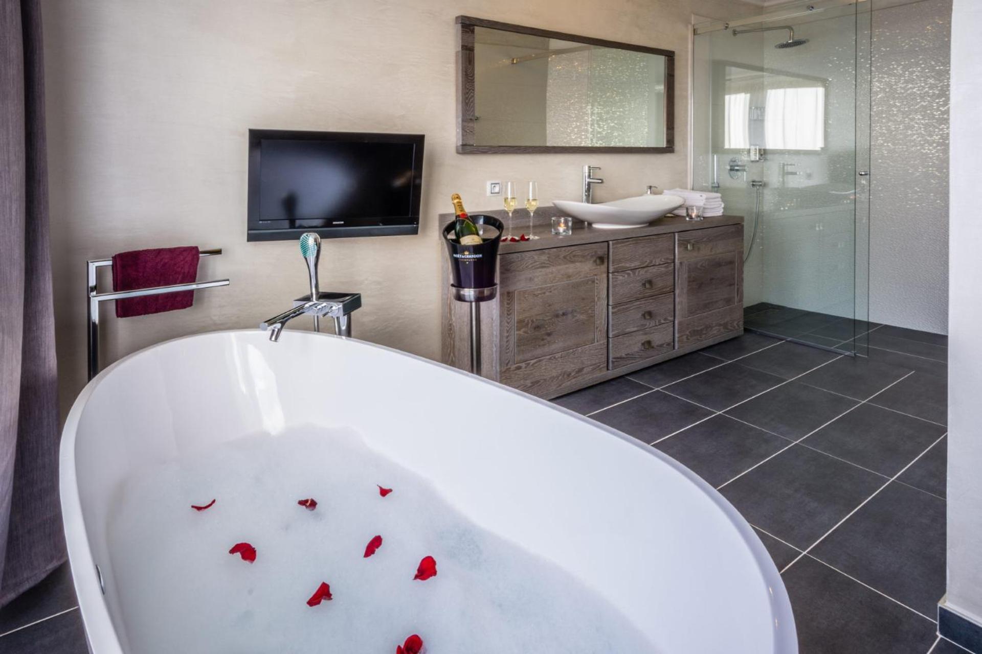 Wellness Hotel V Nebi Kořenov Eksteriør billede