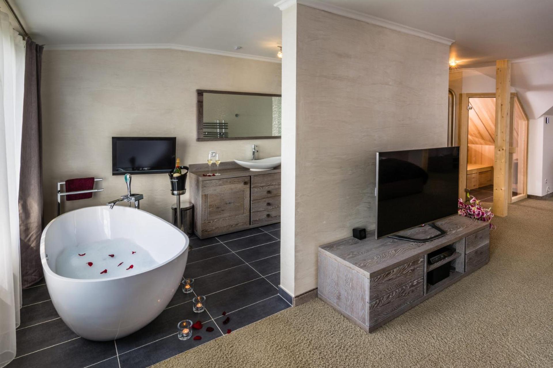Wellness Hotel V Nebi Kořenov Eksteriør billede
