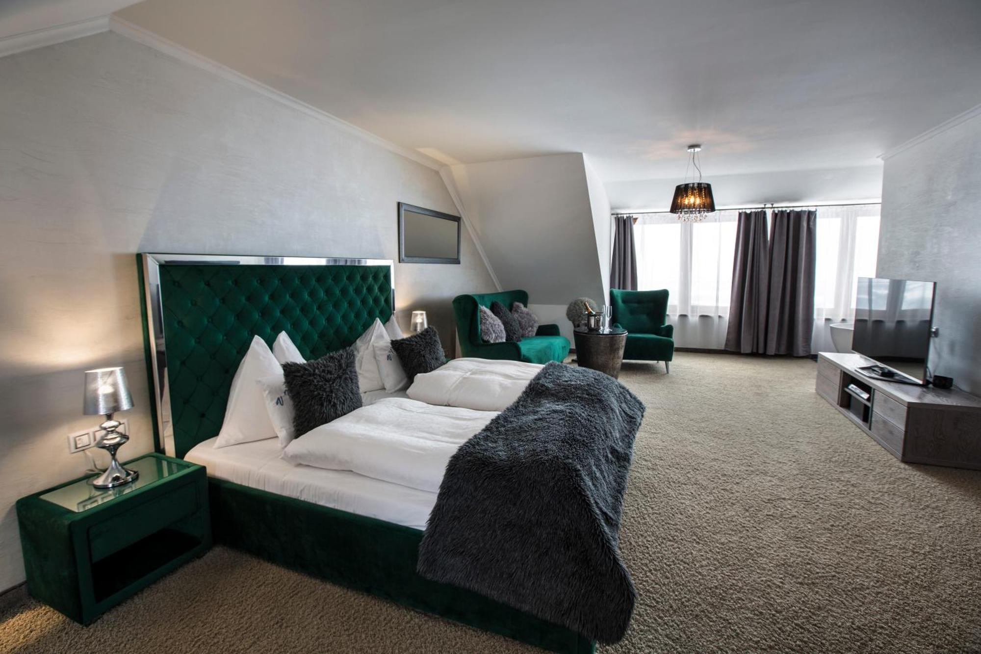Wellness Hotel V Nebi Kořenov Eksteriør billede