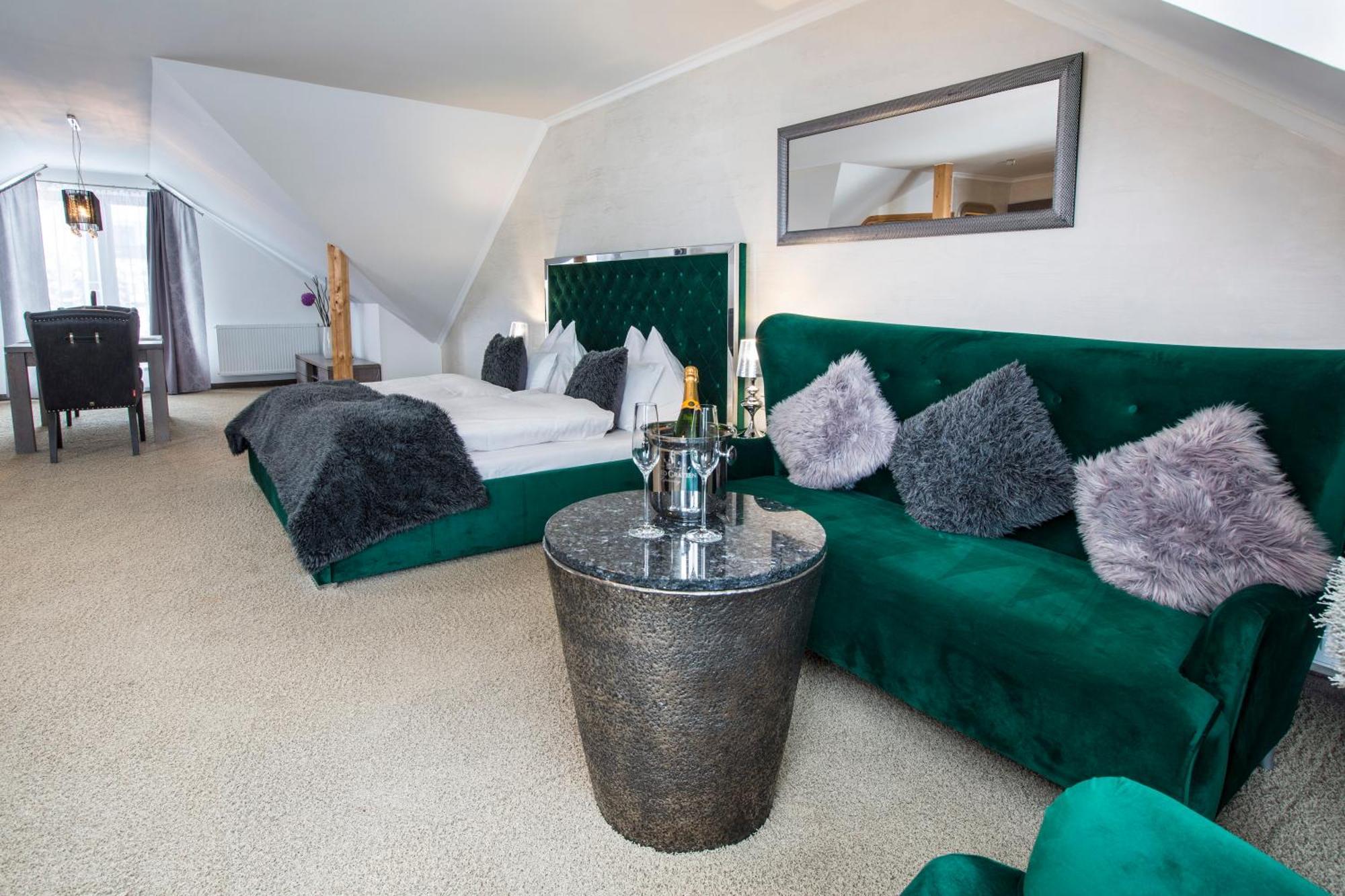 Wellness Hotel V Nebi Kořenov Eksteriør billede